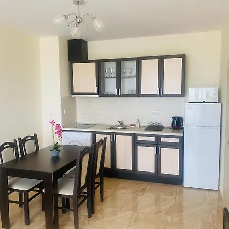 Golden Sea View New Поморие