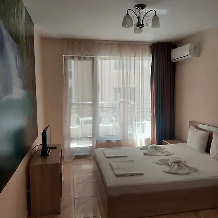 Апартамент Golden Sea View New Поморие