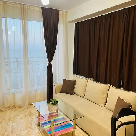 Апартамент Golden Sea View New *