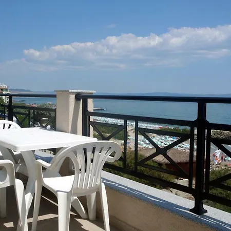 Апартамент Golden Sea View New *